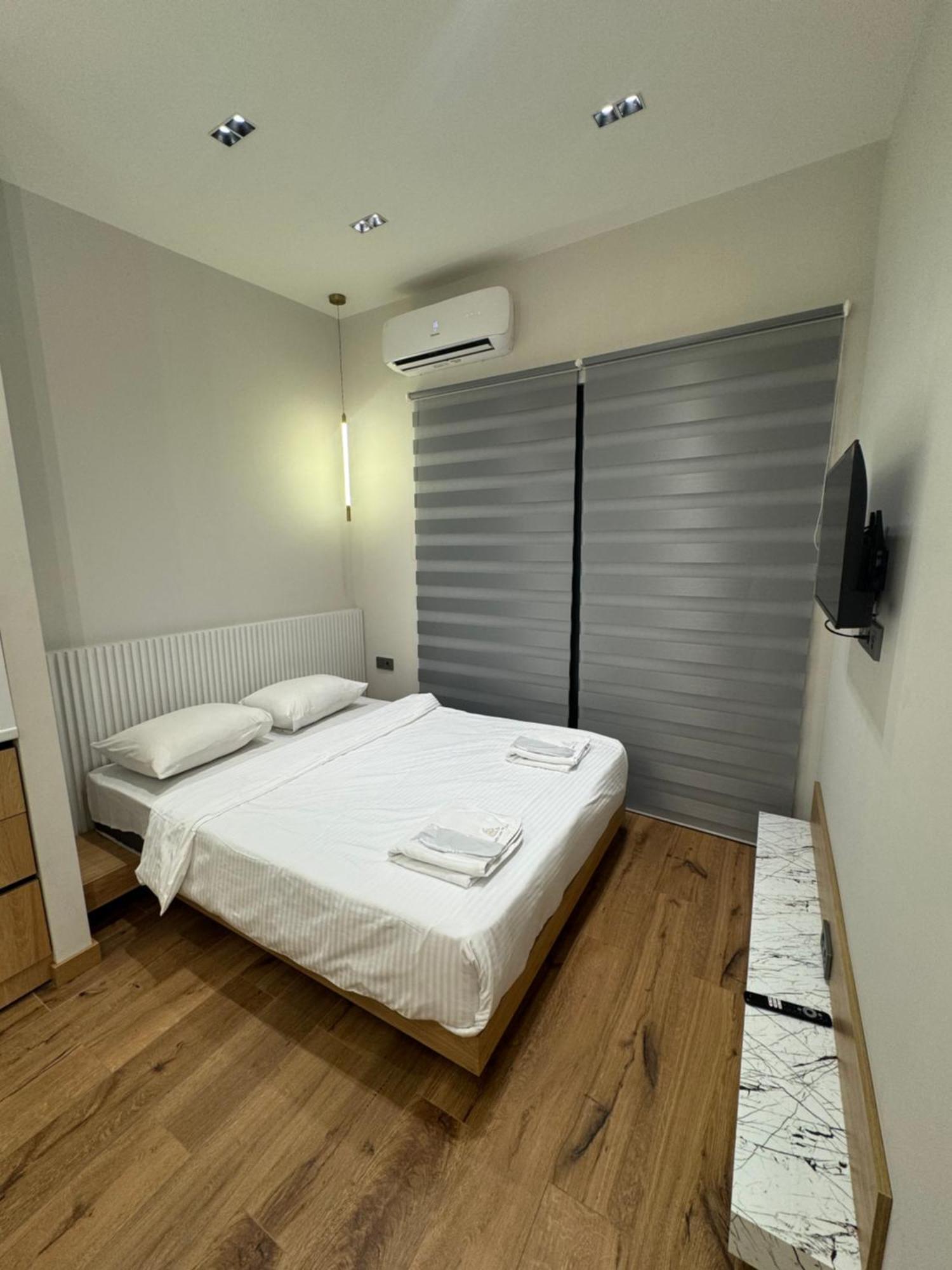 Aygestan Plaza Aparthotel Yerevan Exterior photo